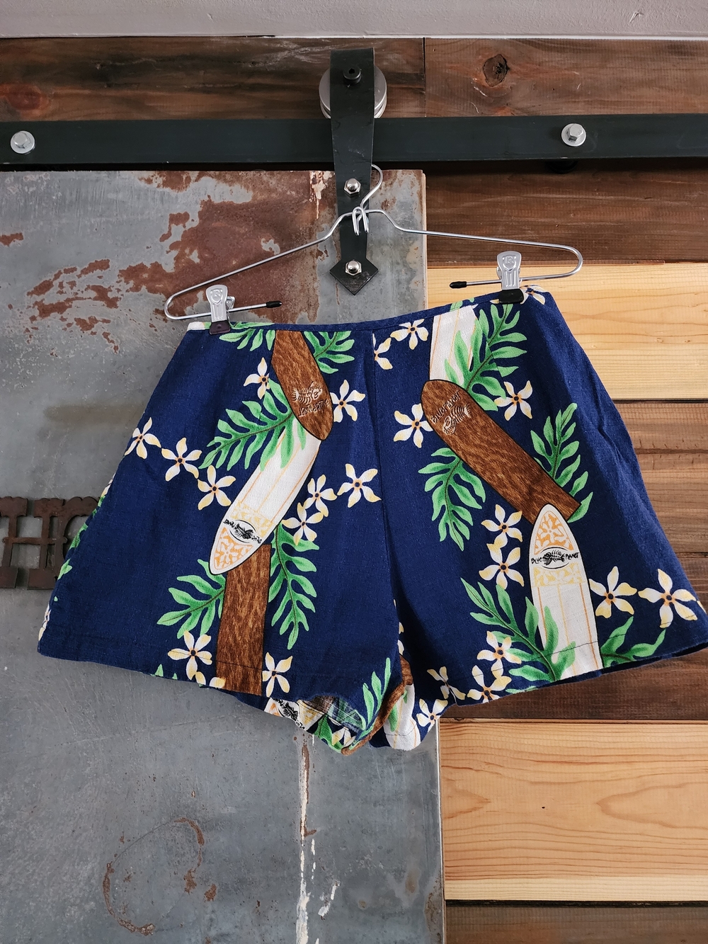 Vintage Blue Planet HI Surfboard & Tropical Floral Women’s Skorts